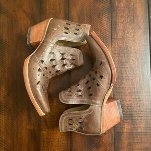 Ariat Dixon Studded Booties 7.5B
